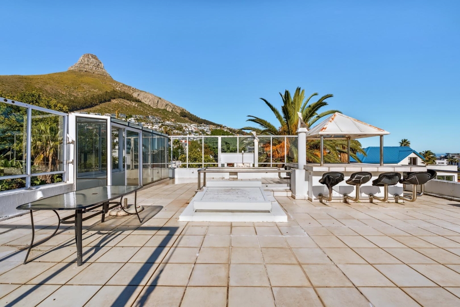 5 Bedroom Property for Sale in Fresnaye Western Cape